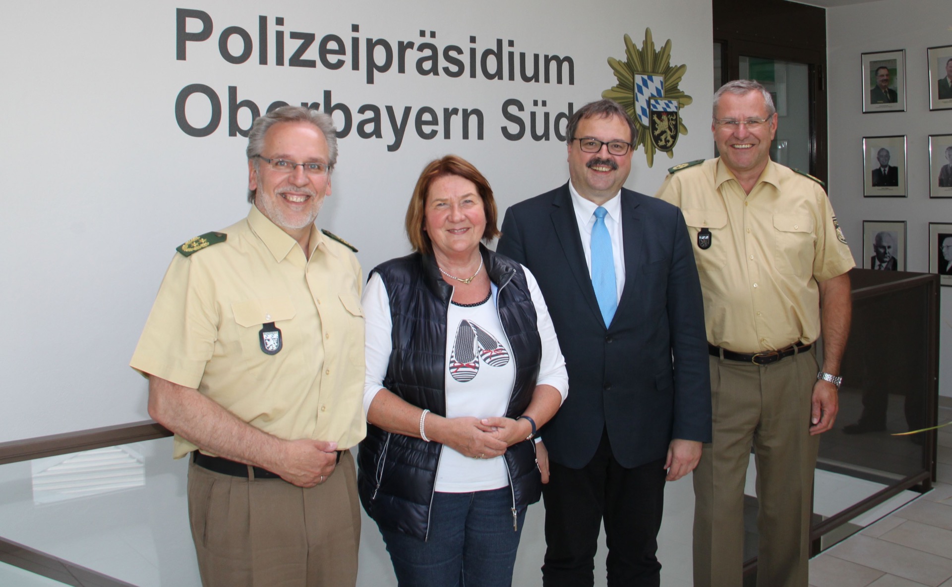 Auf unserem Foto sehen Sie von links: Polizeipräsident Robert Kopp, MdL Eva Gottstein, MdL Peter Meyer und Polizeivizepräsident Peter Mauthofer. 
(Foto: Polizeipräsidium Oberbayern Süd)