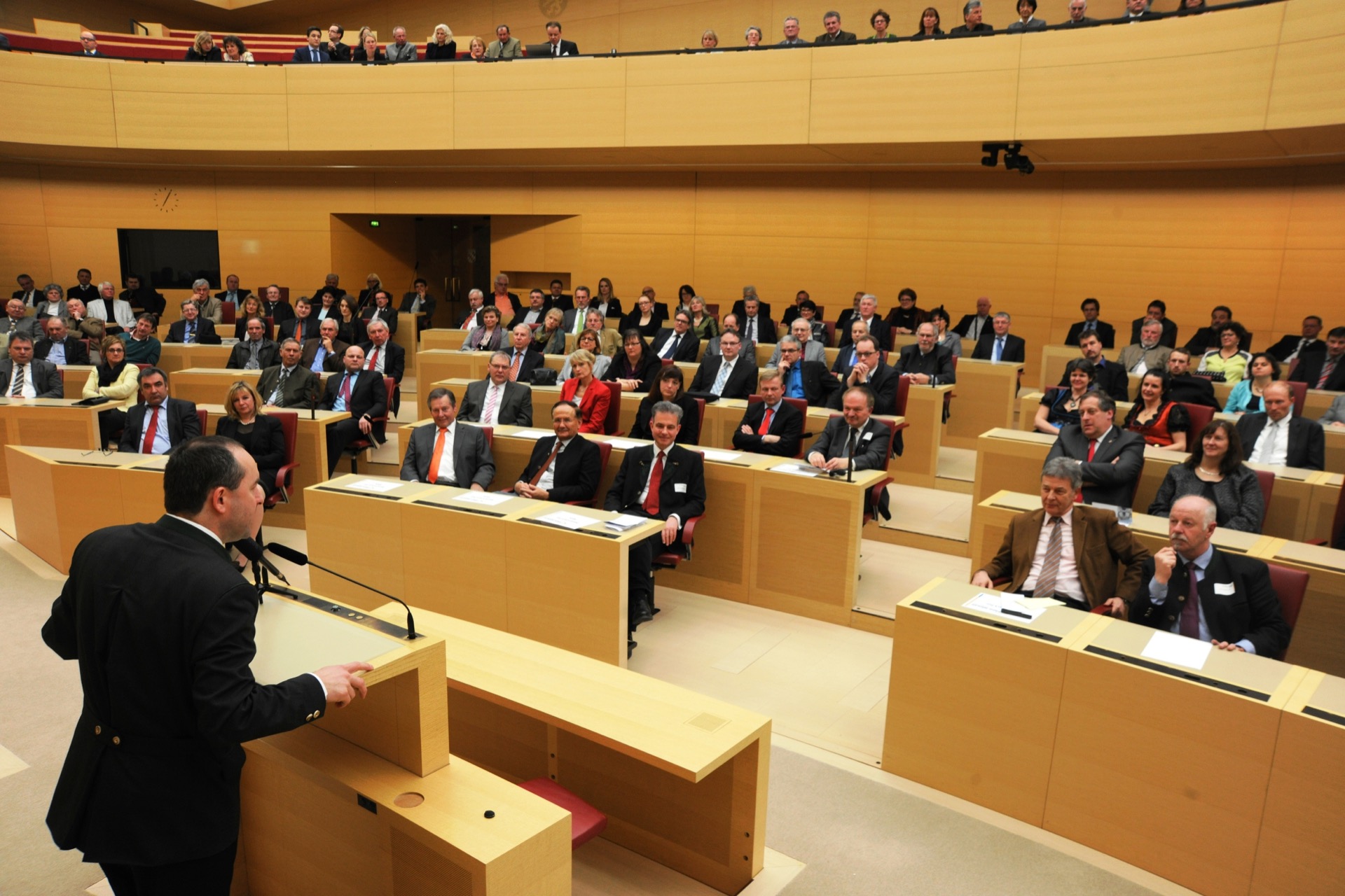 Der Vorsitzende der FREIEN WÄHLER im Bayerischen Landtag, Hubert Aiwanger, bei seiner Rede am Freitag im Plenarsaal des Maximilianeums.